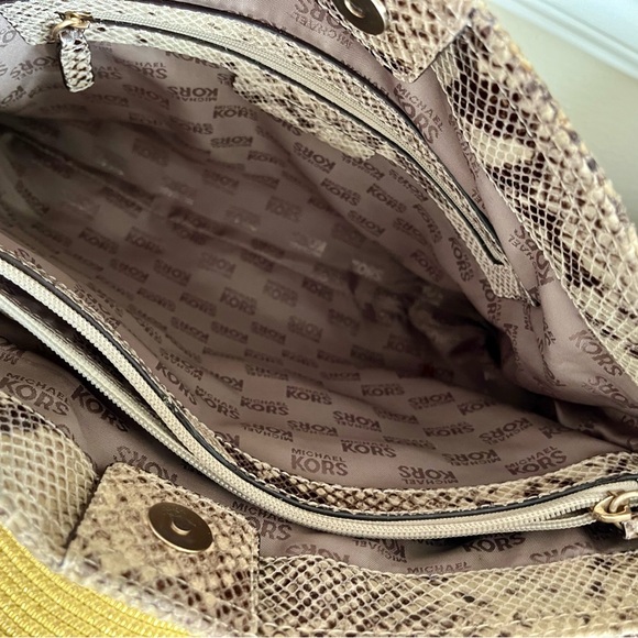 NEW condition Michael Kors Phyton Purse - Picture 12 of 16